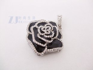 data traveler flash drive necklace 8GB