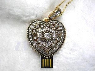 data traveler flash drive necklace 8GB