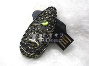 data traveler flash drive necklace 8GB