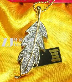 data traveler flash drive necklace 8GB