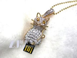 data traveler flash drive necklace 8GB