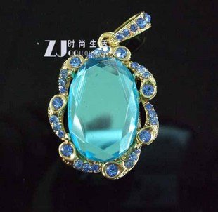 data traveler flash drive necklace 8GB