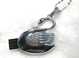 data traveler flash drive necklace 16GB