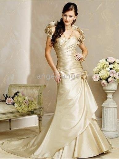 A stunning, made to measure wedding dress, that won't break the bank.