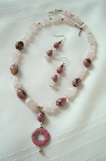 âSummertime Casualâ Rhodonite Pendant, Rose Quartz Nuggets Necklace Set 3145