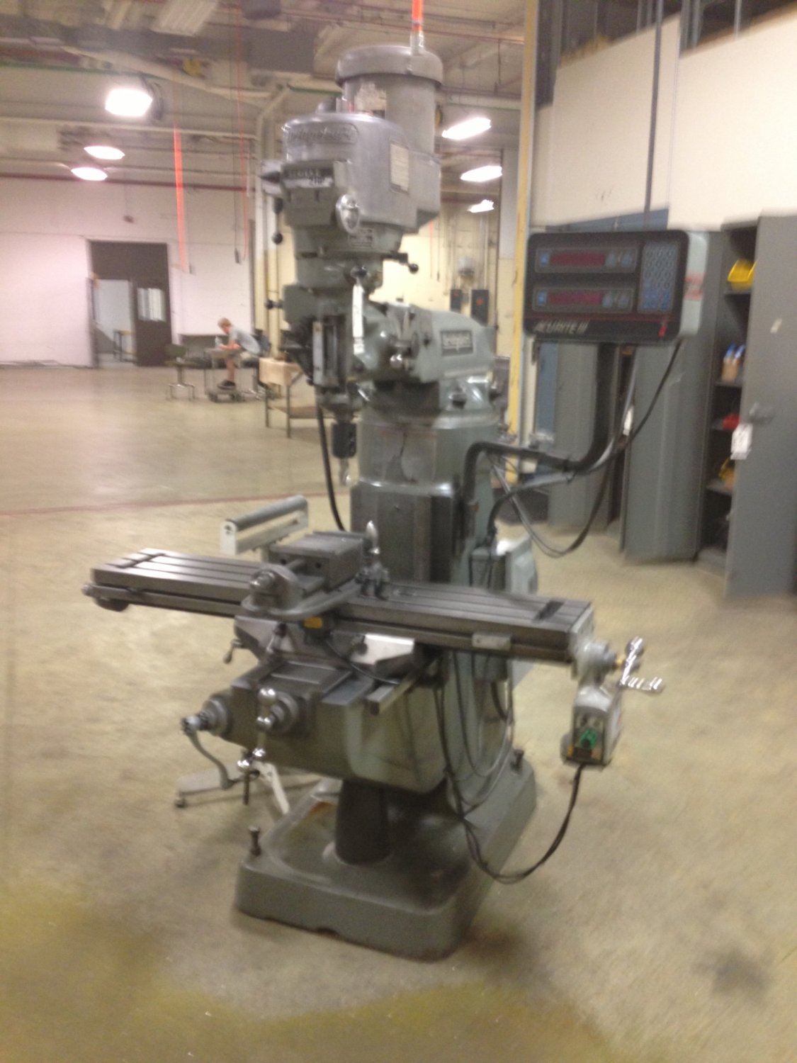 LATE MODEL 2 HP BRIDGEPORT DRO 42" TABLE CROME KNEE
