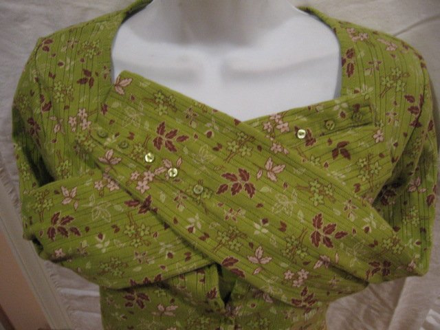 NEW LIZ CLAIBORNE Women's Green Shirt with liner, size PM
