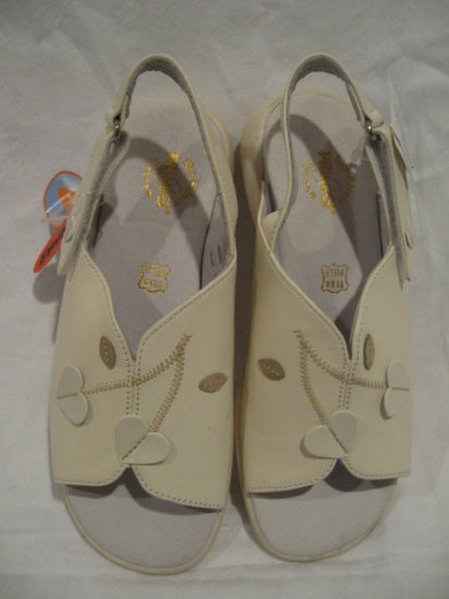 $95 New Primigi Sky Effect Girls Sandal Shoes size 32