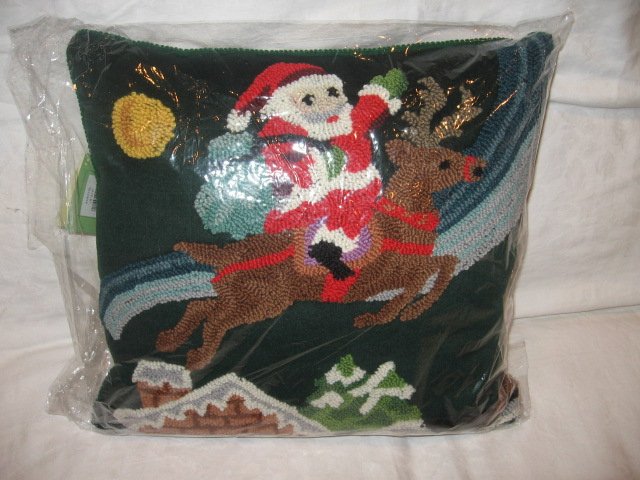 New CHRISTMAS HOLIDAY PILLOW 18" X 18"