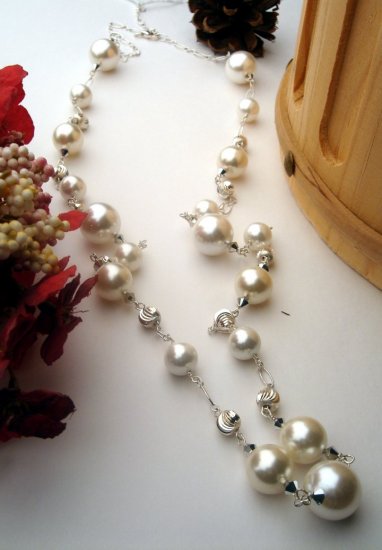 NN00108 - NECKLACE WITH WHITE SHELL BEADS (FREE EARRINGS)