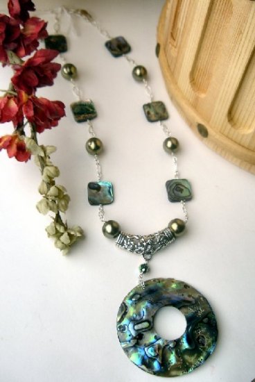 N0017 - NECKLACE WITH BEAUTIFUL ABALONE SHELL (FREE EARRINGS)