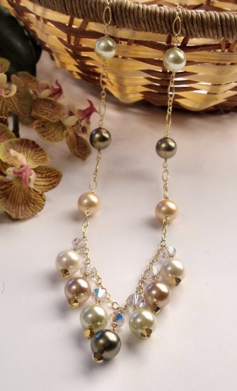 N0550 - NECKLACE WITH MULTICOLOR SHELL BEADS AND SWAROVSKI CRYSTAL (FREE EARRINGS)