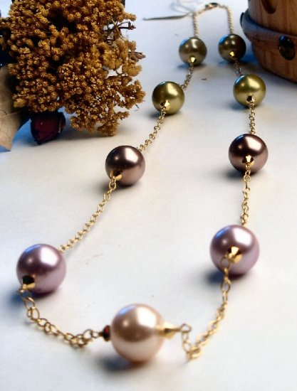 N108 - NECKLACE WITH MULTICOLOR SHELL BEADS - CRYSTAL SWAROVSKI WITH 14K GOLD PLATED (FREE EARRINGS)