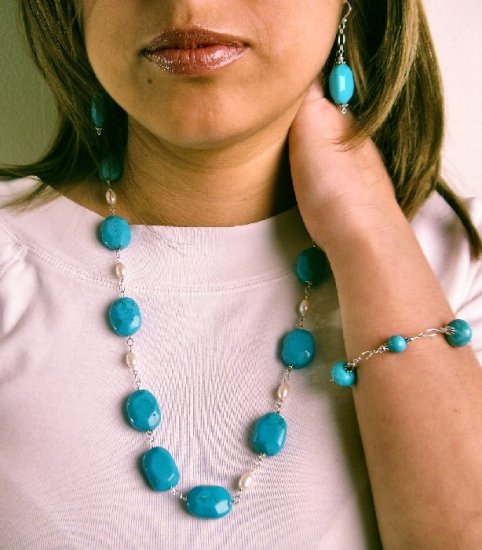 N0609 - NECKLACE WITH NATURAL BLUE TURQUOISE - WHITE FRESHWATER PEARLS (FREE EARRINGS)