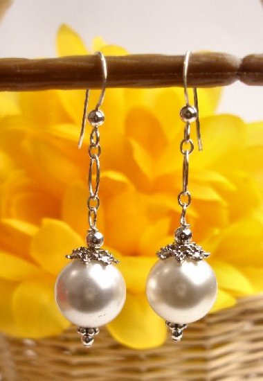 E0024 - EARRINGS WITH BEAUTIFUL WHITE SHELL BEADS (FREE SHIPPING)