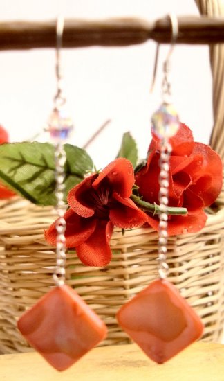 E0033 - EARRINGS WITH BEAUTIFUL LIGHT RED SHELL (FREE SHIPPINGS)