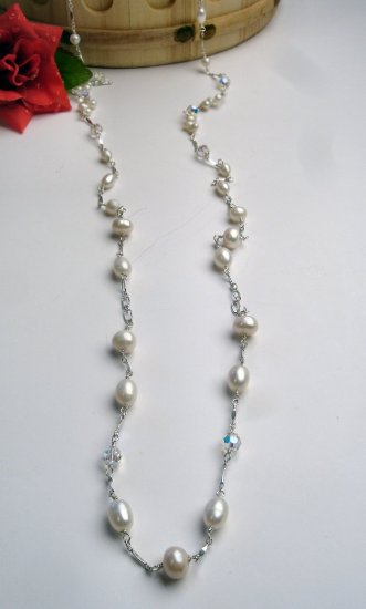 N0612 - NECKLACE WITH WHITE FRESH WATER PEARLS BEADS AND SWAROVSKI CRYSTAL (FREE EARRINGS)