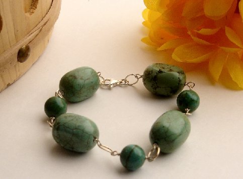 B0021 - BRACELET WITH AUTHENTIC GREEN TURQUOISE BEADS (FREE SHIPPING)