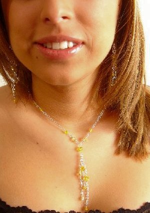 N0605 - NECKLACE WITH YELLOW SWAROVSKI CRYSTAL AB (FREE EARRINGS)