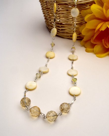 N06863 - NECKLACE WITH BEAUTIFUL YELLOW SHELL AND SWAROVSKI CRYSTAL AB (FREE EARRINGS)