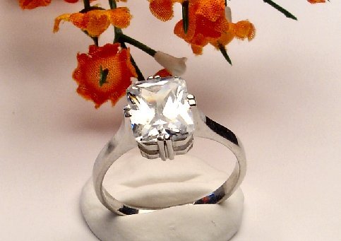 R0010 - RING WITH CLEAR CZ (FREE SHIPPING)