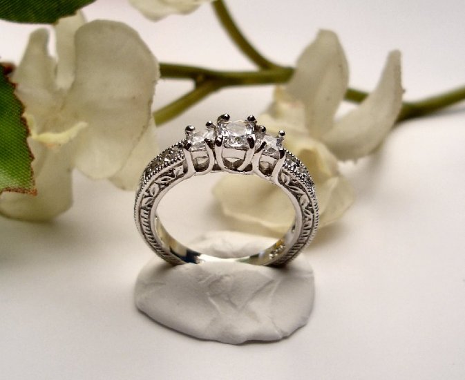R0018 - RING WITH CLEAR CZ (FREE SHIPPING)