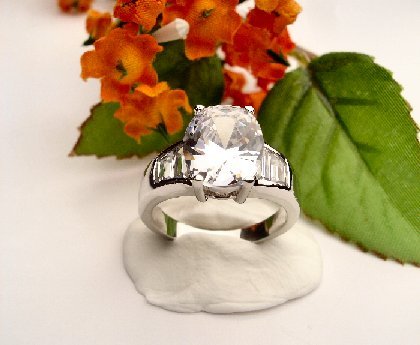 R0043 - RING WITH CLEAR CUBIC ZIRCONIA / BAGUETTES (FREE SHIPPING)