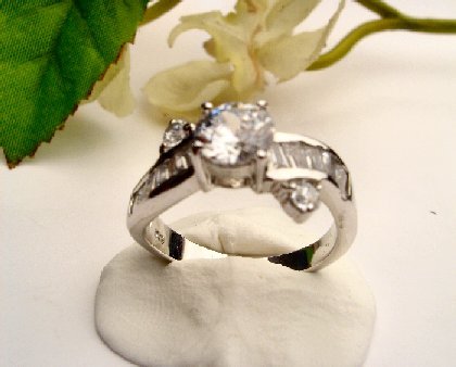 R0041 - RING WITH CLEAR CUBIC ZIRCONIA / BAGUETTES (FREE SHIPPING)