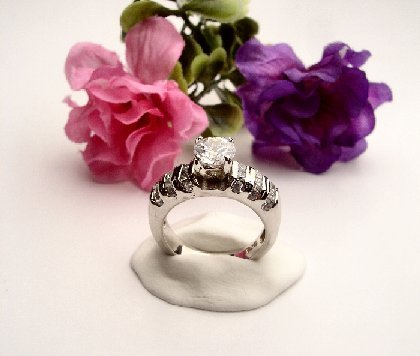 R0029 - RING WITH CLEAR CUBIC ZIRCONIA (FREE SHIPPING)