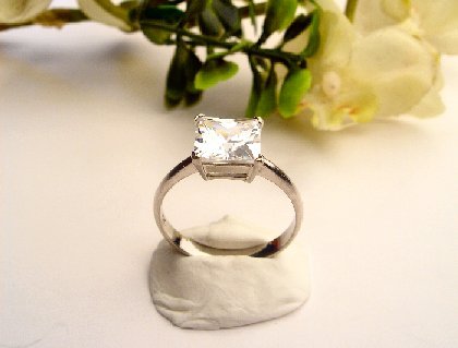 R0048 - RING WITH CLEAR CUBIC ZIRCONIA (FREE SHIPPING)