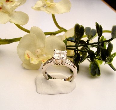 R0025 - RING WITH CLEAR CUBIC ZIRCONIA (FREE SHIPPING)