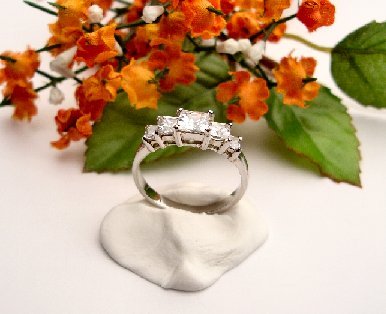 R0040 - RING WITH CLEAR CUBIC ZIRCONIA (FREE SHIPPING)