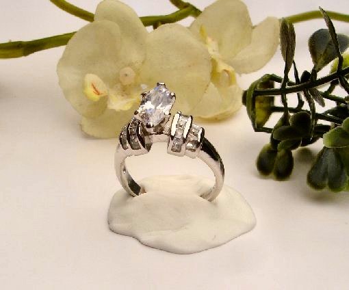 R0023 - RING WITH CLEAR CUBIC ZIRCONIA / BAGUETTES (FREE SHIPPING)