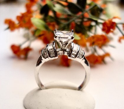 R0055 - RING WITH CLEAR CUBIC ZIRCONIA (FREE SHIPPING)