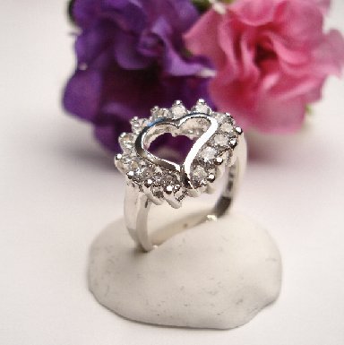 R0056 - RING WITH CLEAR CUBIC ZIRCONIA HEART (FREE SHIPPING)