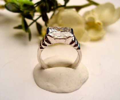 R0062 - RING WITH CLEAR CUBIC ZIRCONIA (FREE SHIPPING)