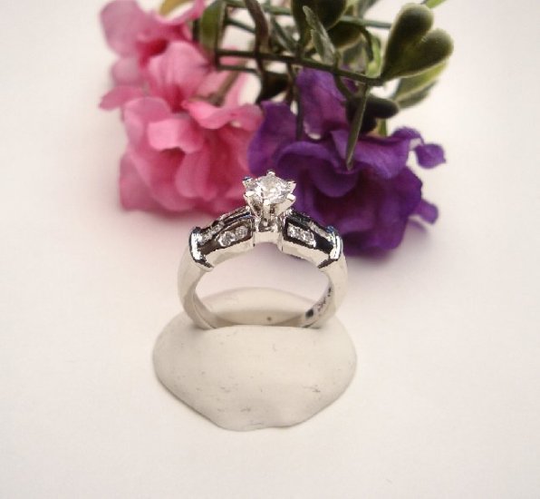 R0079 - RING SOLITAIRE WITH CUBIC ZIRCONIA (FREE SHIPPING)