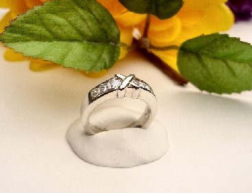 R0073 - RING WITH CLEAR CUBIC ZIRCONIA (FREE SHIPPING)