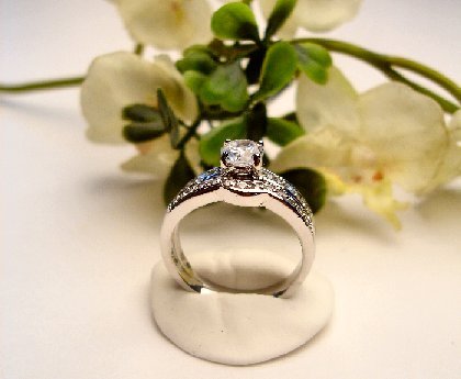 R0068 - RING WITH CLEAR CUBIC ZIRCONIA / WEDDING SET (FREE SHIPPING)