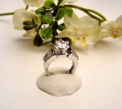R0069 - RING WITH CLEAR CUBIC ZIRCONIA / BAGUETTES (FREE SHIPPING)