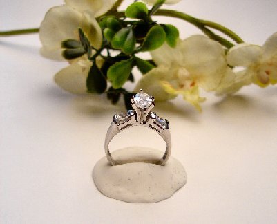 R0065 - RING WITH CLEAR CUBIC ZIRCONIA / BAGUETTES (FREE SHIPPING)