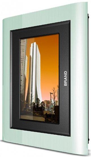 High quality true colour 7-inch digital photo frame