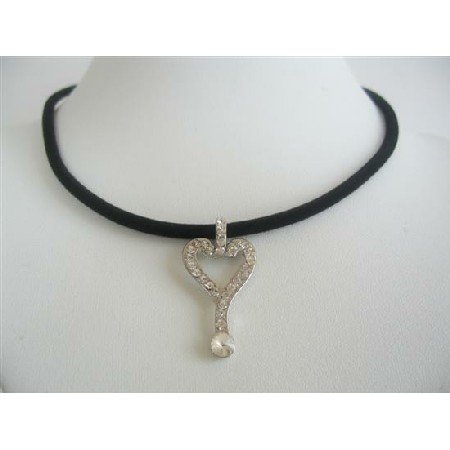 UNE134 Key Pendant Necklace Cubic Zircon Key Pendant Necklace Black Velvet Chord Choker