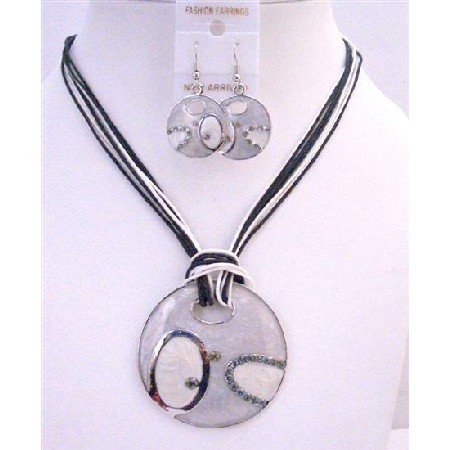 NS649 Fabulous Costume Jewelry Necklace Black & White Thread Necklace w/ Grey Round Pendant