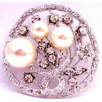 B528 Turn Holiday Shopping Into Pleasure Christmas Gifts Ivory Pearls Round Brooch