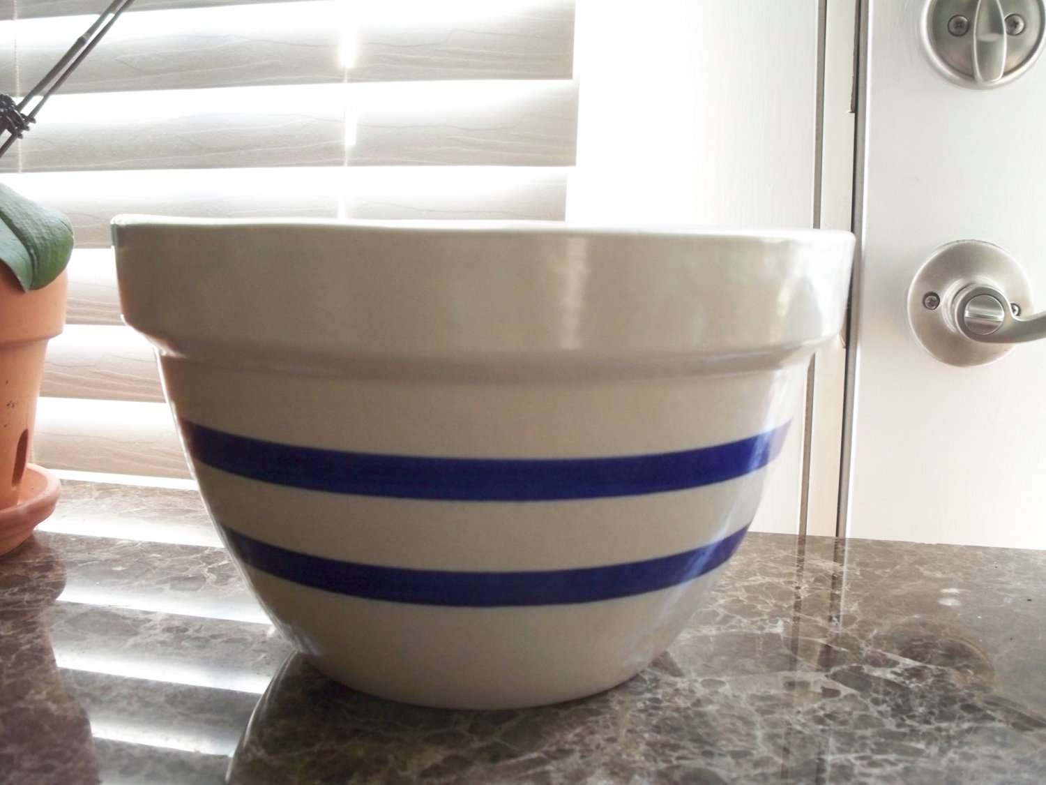 Large 9" Robinson Ransbottom WILLIAMSBURG Blue Band Mixing Bowl