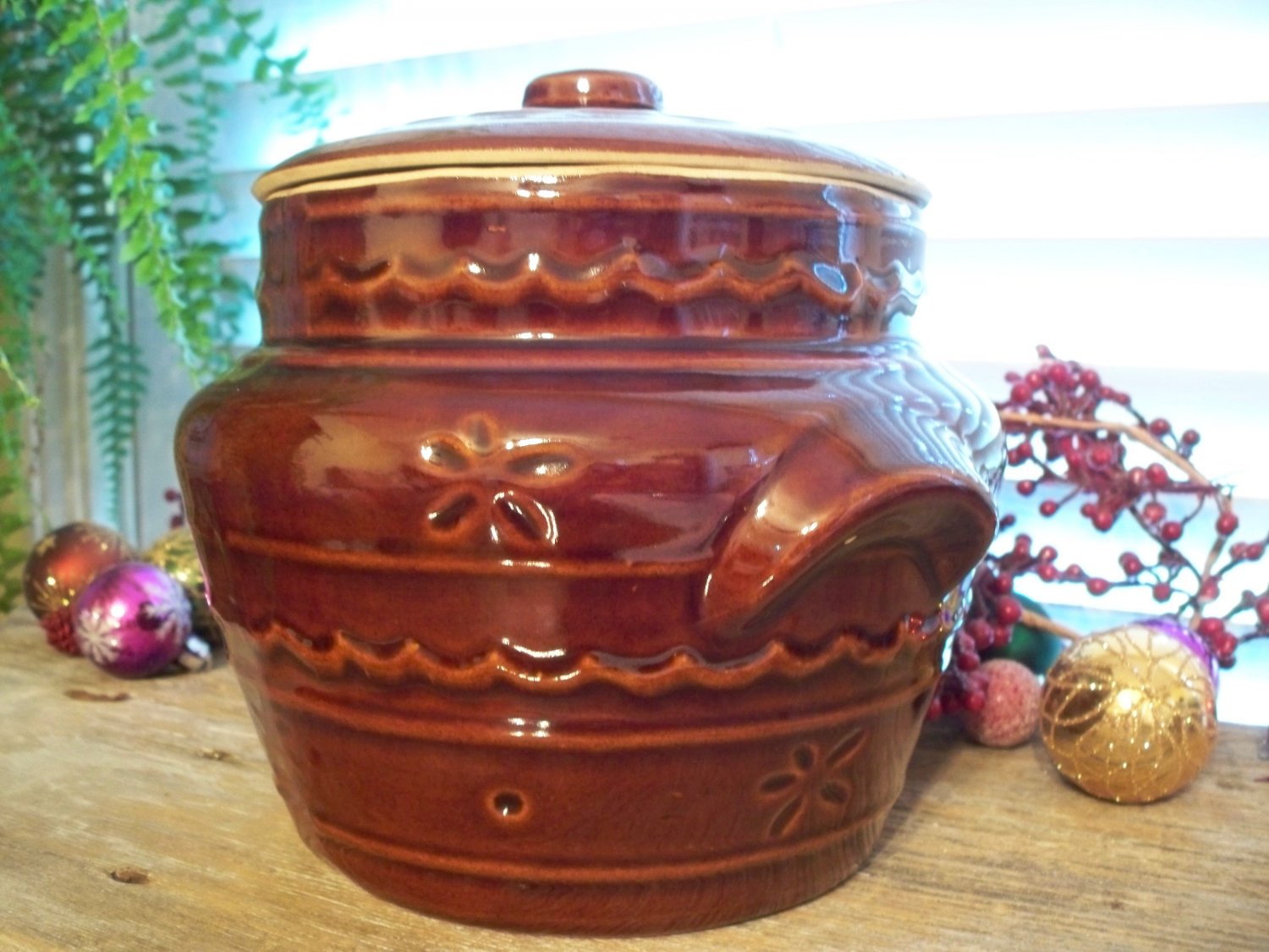 Vintage Marcrest DAISY DOT Brown Pottery Bean Pot & Lid