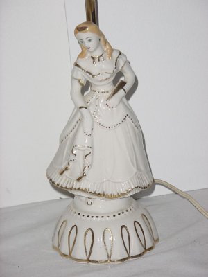 Antique Lady Lamp on Vintage Lamp Ceramic Lady No 135
