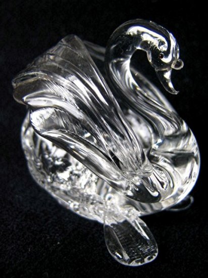 SWAN CRYSTAL GLASS COLLECTIBLE MINIATURE FIGURINE