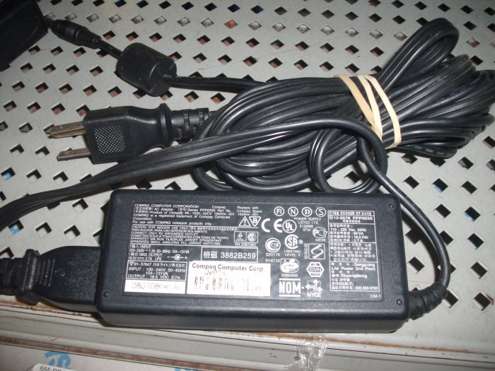 Used 159224-001 - Original Genuine HP Compaq Armada, Evo, & Prosigina 50W Laptop AC Adapter